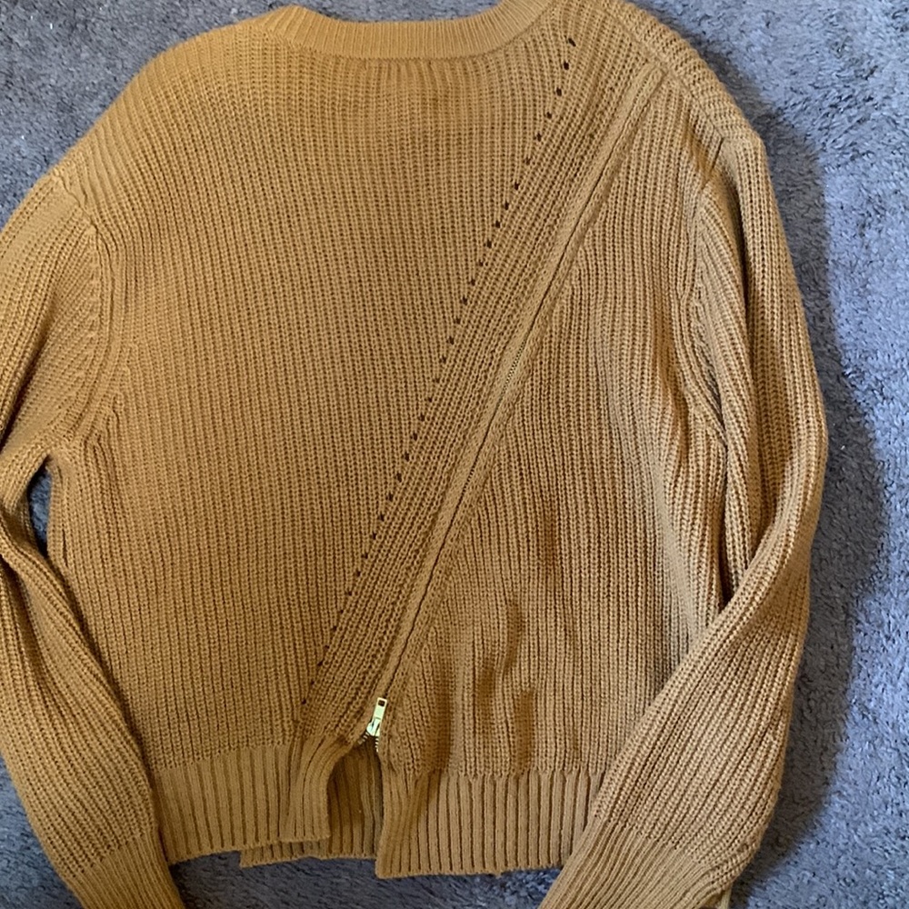 Women’s Blush and Bloom sweater. Size M - Picture 2 of 4
